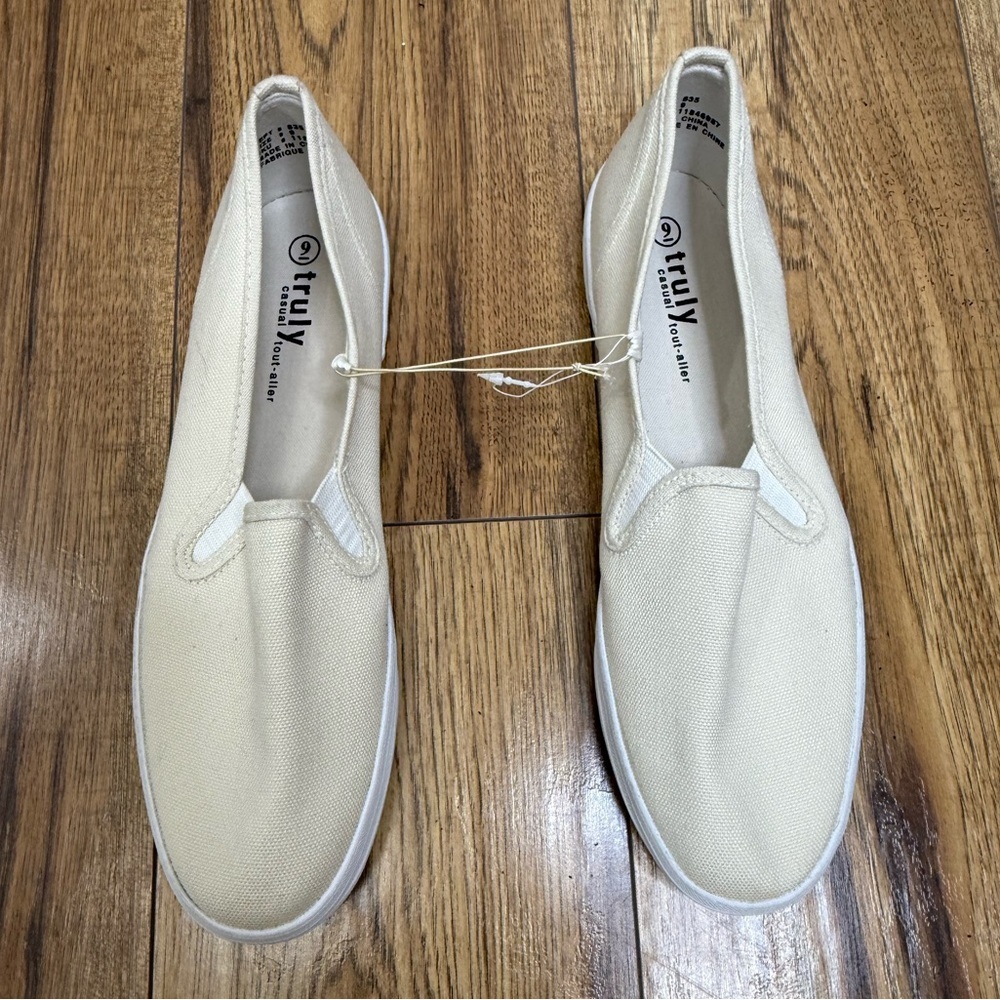 UNWORN TRULY WOMENS CREAM SLIP-ON SNEAKERS